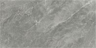 750x1500スリランカの価格は壁が床タイルをガラス化した浴室の屋内磁器のタイルの大きい薄い灰色の床タイルに大理石模様をつける