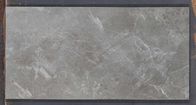 極度の光沢のある磨かれた磁器のタイルの灰色色600*1200 Mmのサイズ/大理石の一見の床タイル