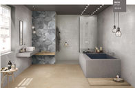 非ベージュ床の大理石のタイル60x60が壁の浴室のためにタイルを張り、大理石模様をつける磁器を入れなさい