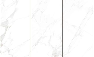 カラーラの白い色の光沢のある浴室の壁のセラミック タイル30x60のサイズ/大理石の一見の床タイル