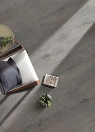 木の質のタイルは非無光沢1200x200木の質の無作法な陶磁器の木製のタイルを入れ、