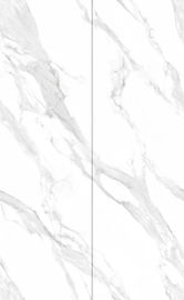 現代磁器のタイルの大きいサイズ800*2600mmの最も新しい設計良質のCarrarraの白い大理石の磁器のタイルをスラブ床